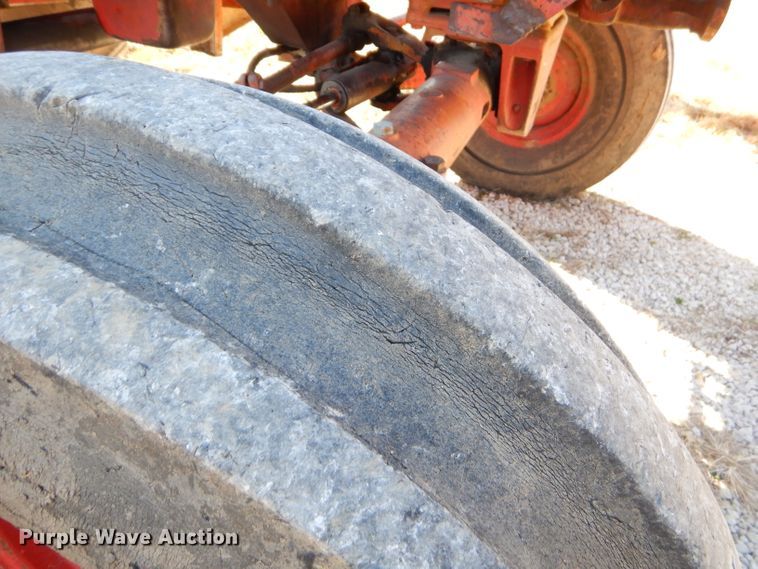 image for item FA9841 International 1586 tractor