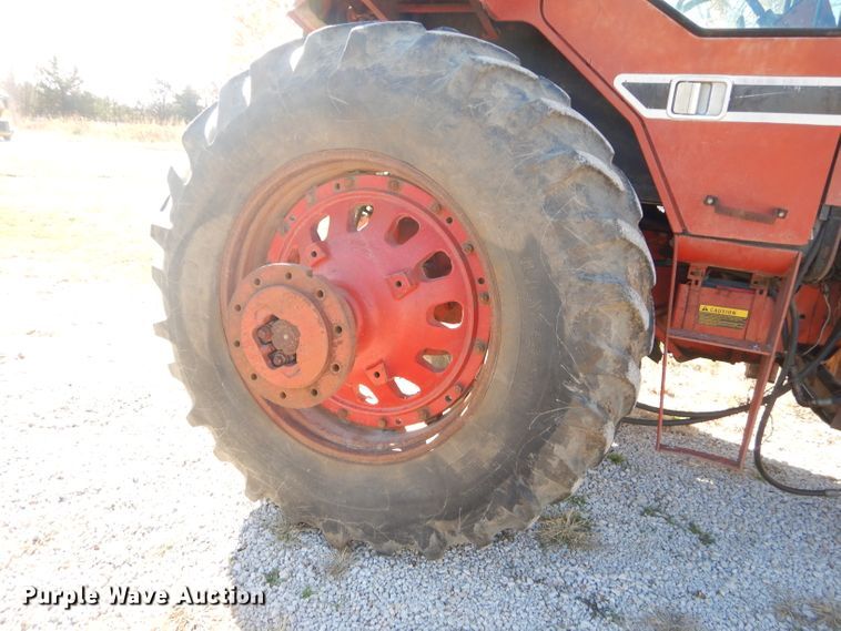image for item FA9841 International 1586 tractor