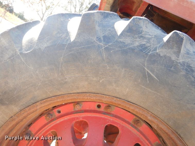 image for item FA9841 International 1586 tractor