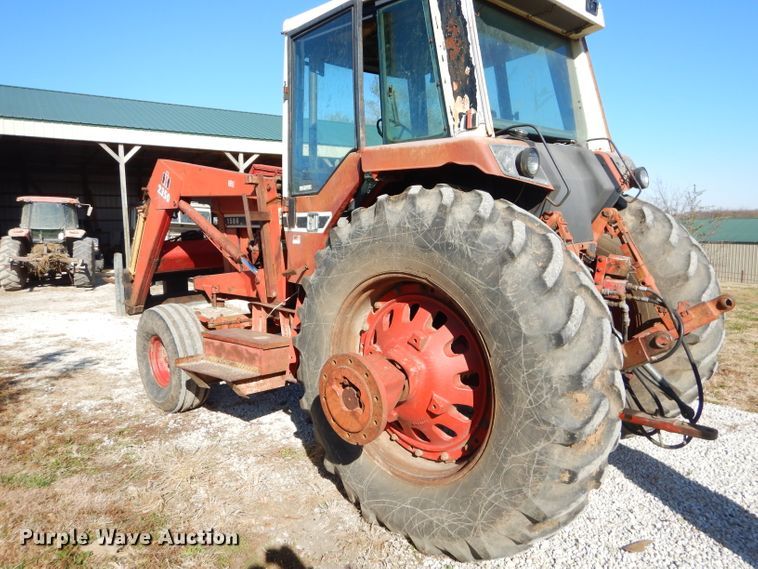 image for item FA9841 International 1586 tractor