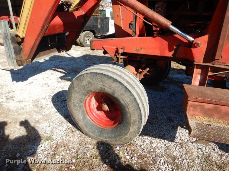 image for item FA9841 International 1586 tractor