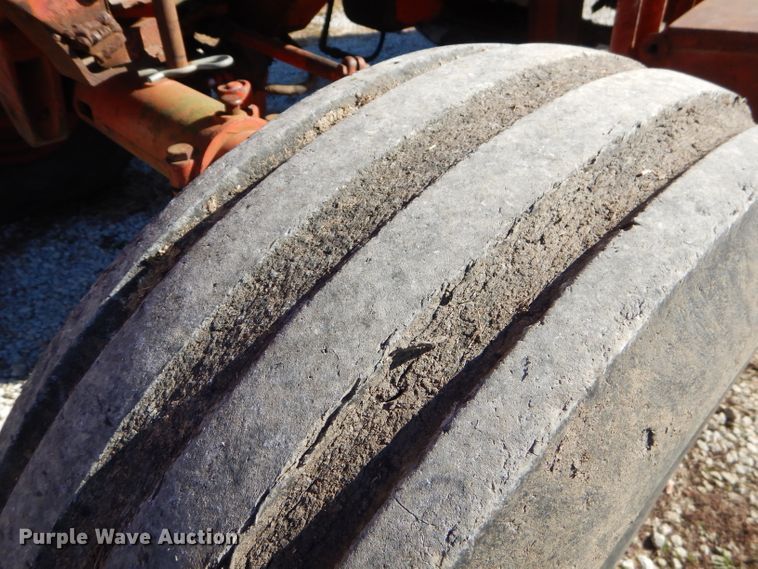 image for item FA9841 International 1586 tractor