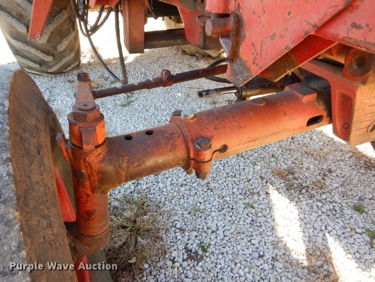 image for item FA9841 International 1586 tractor