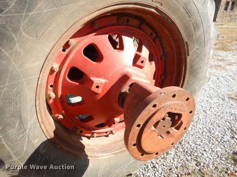 image for item FA9841 International 1586 tractor