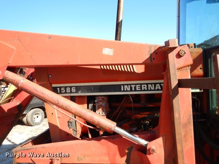 image for item FA9841 International 1586 tractor