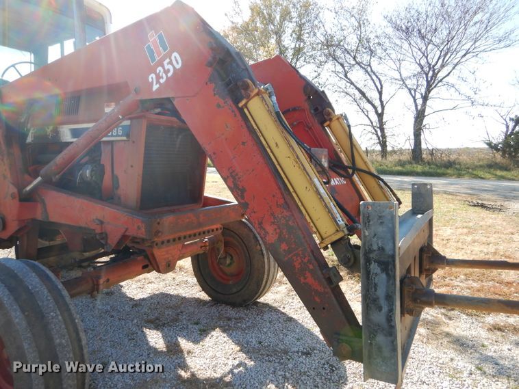 image for item FA9841 International 1586 tractor