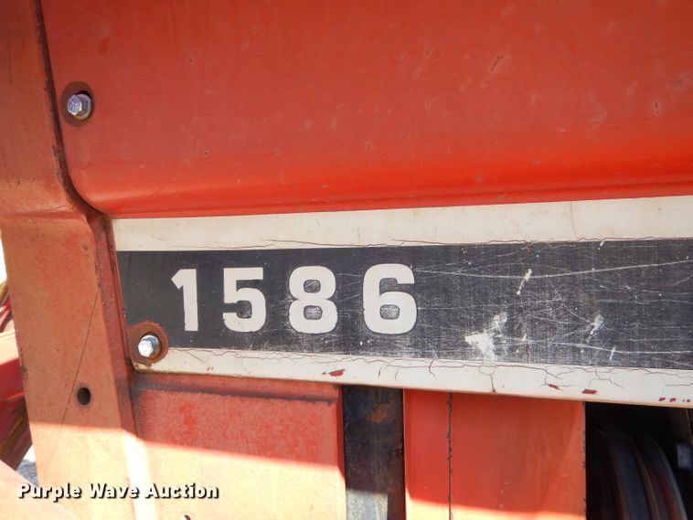 image for item FA9841 International 1586 tractor