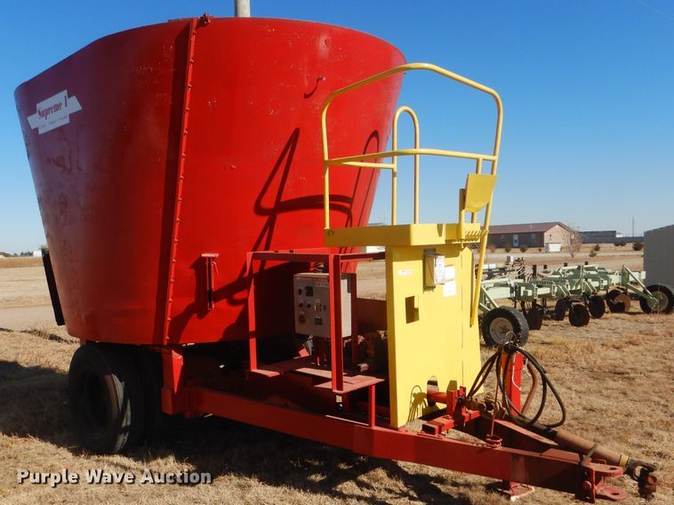 image for item FG9859 Supreme 700 feed mixer