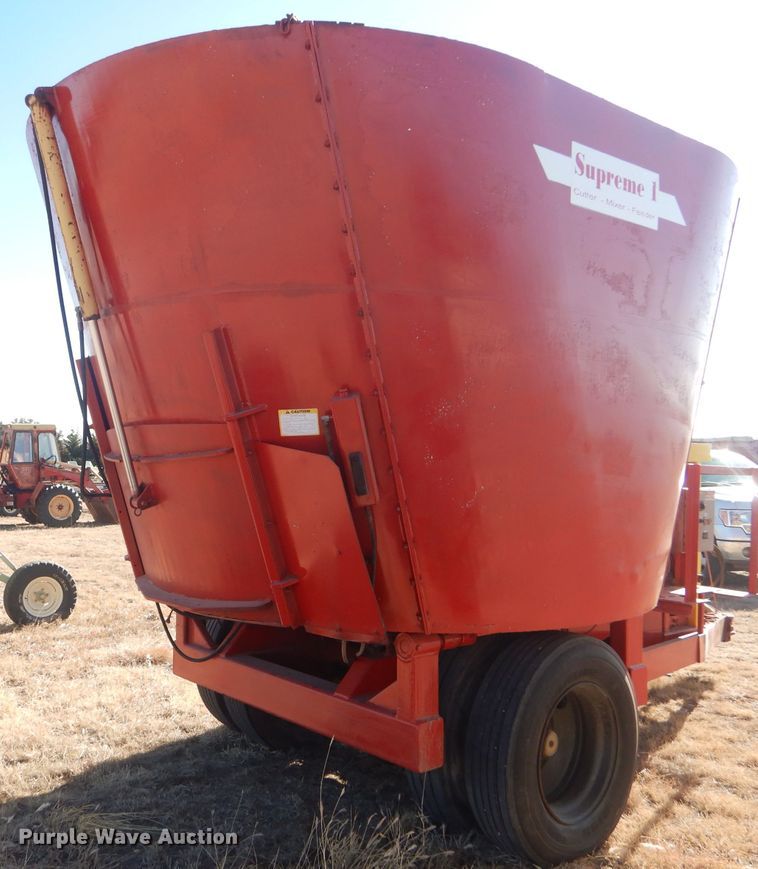 image for item FG9859 Supreme 700 feed mixer