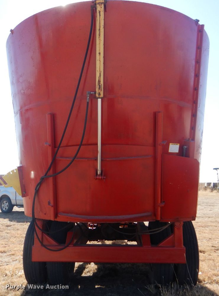 image for item FG9859 Supreme 700 feed mixer