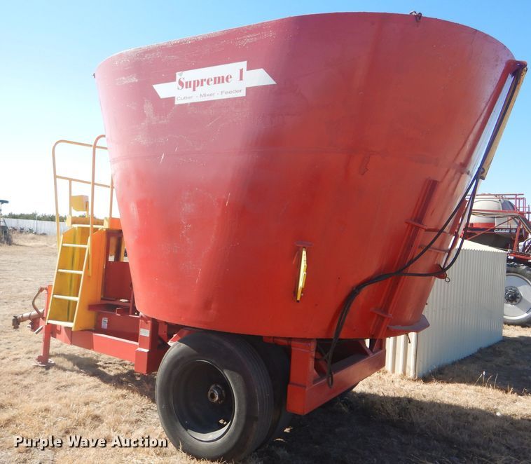 image for item FG9859 Supreme 700 feed mixer