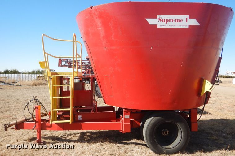 image for item FG9859 Supreme 700 feed mixer