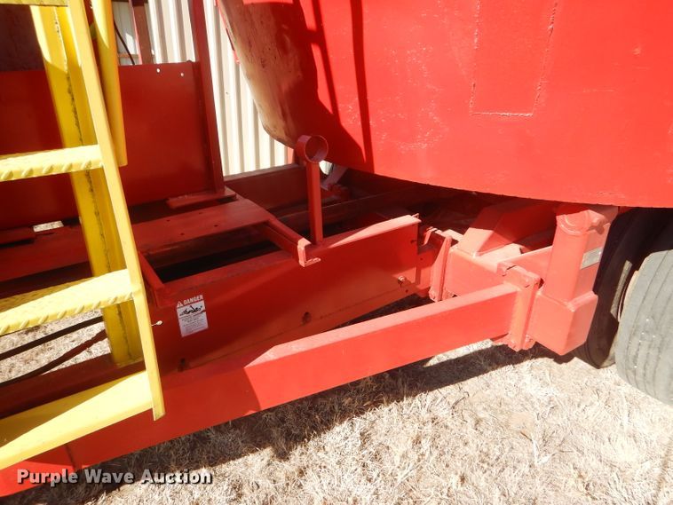 image for item FG9859 Supreme 700 feed mixer