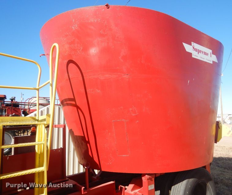 image for item FG9859 Supreme 700 feed mixer