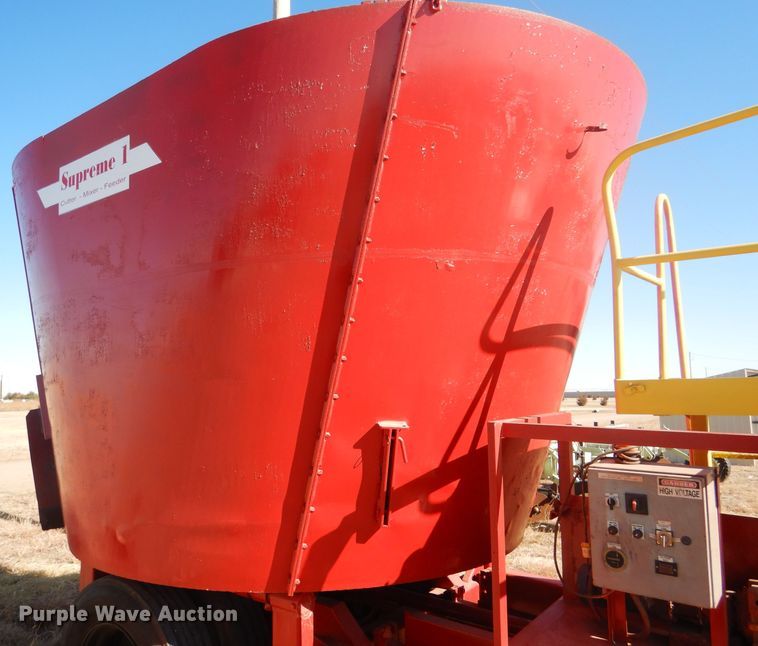 image for item FG9859 Supreme 700 feed mixer