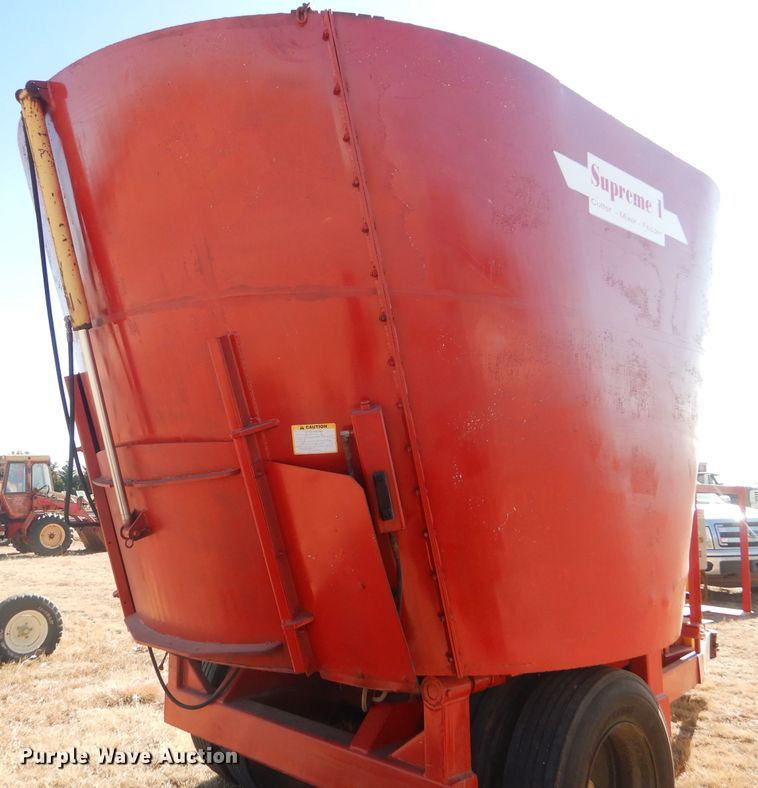 image for item FG9859 Supreme 700 feed mixer