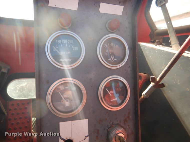 image for item FG9861 1977 Versatile 150 bi-directional 4WD tractor