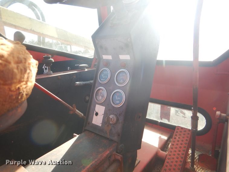 image for item FG9861 1977 Versatile 150 bi-directional 4WD tractor