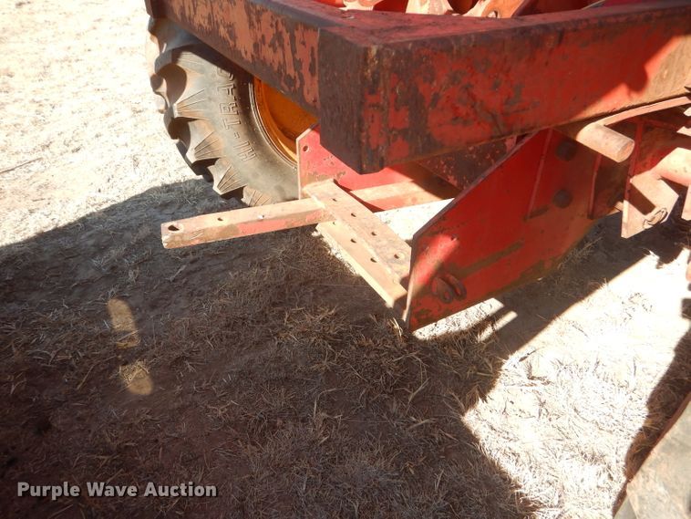 image for item FG9861 1977 Versatile 150 bi-directional 4WD tractor