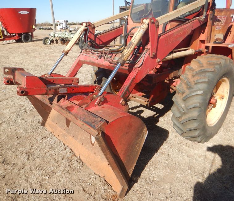 image for item FG9861 1977 Versatile 150 bi-directional 4WD tractor