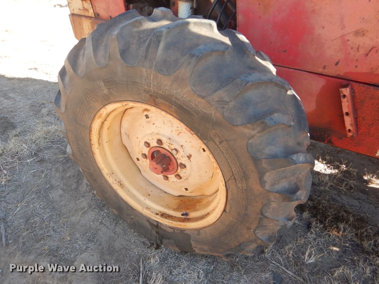 image for item FG9861 1977 Versatile 150 bi-directional 4WD tractor