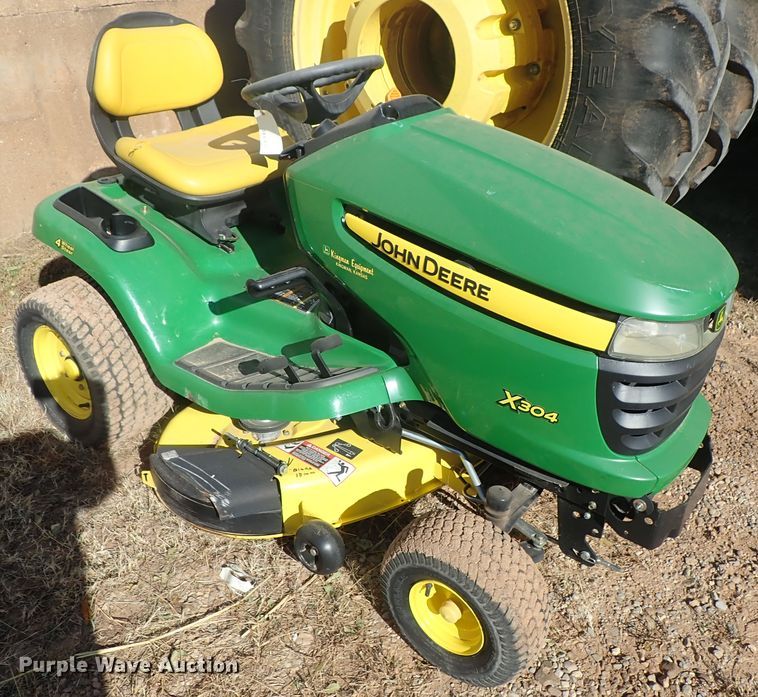 image for item FK9558 2007 John Deere X304 lawn mower