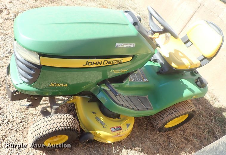 image for item FK9558 2007 John Deere X304 lawn mower