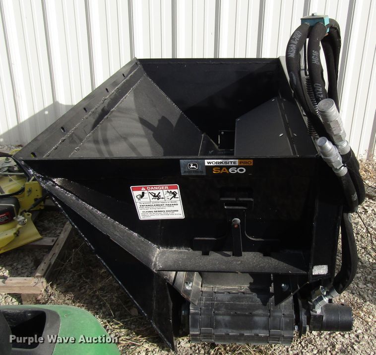image for item FO9382 John Deere SA60 bucket