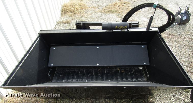 image for item FO9382 John Deere SA60 bucket