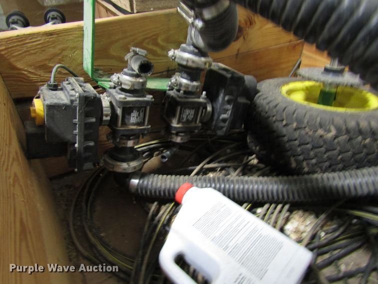 image for item FO9407 John Deere LM2455JD fertilizer system