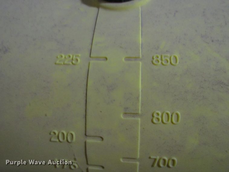 image for item FO9407 John Deere LM2455JD fertilizer system