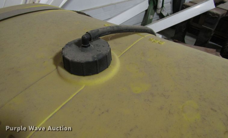 image for item FO9407 John Deere LM2455JD fertilizer system