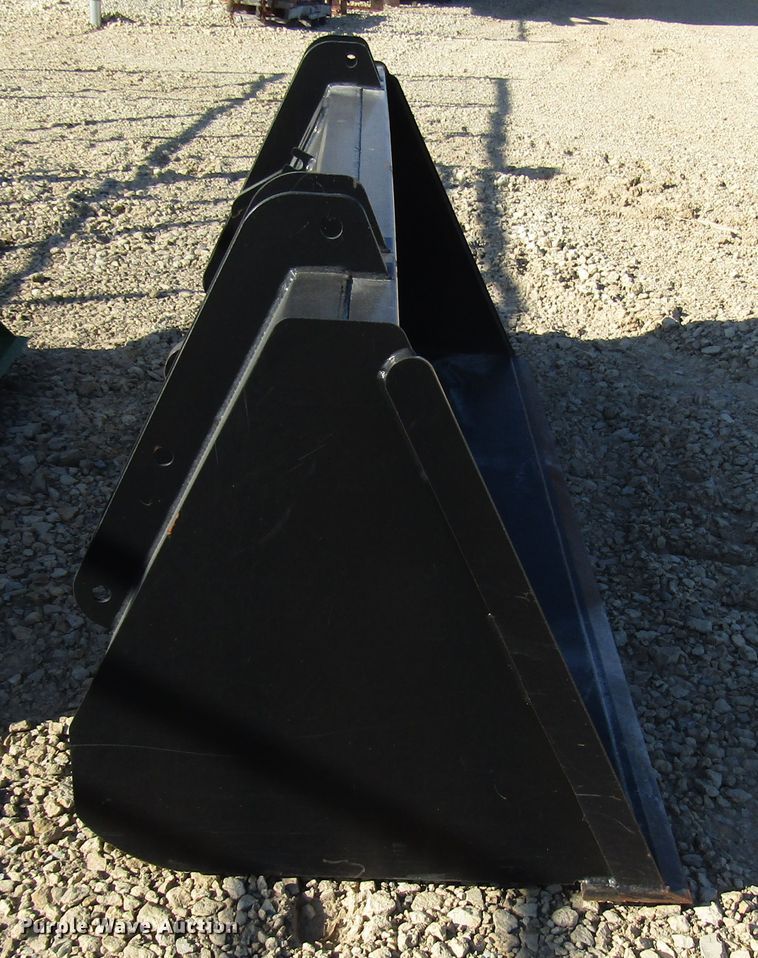 image for item FO9413 2013 KMW 84"W bucket