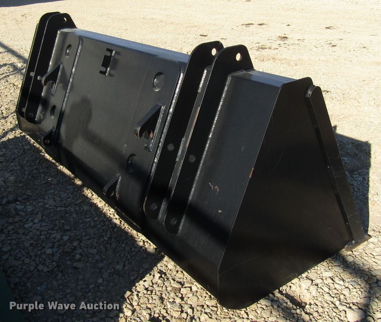 image for item FO9413 2013 KMW 84"W bucket