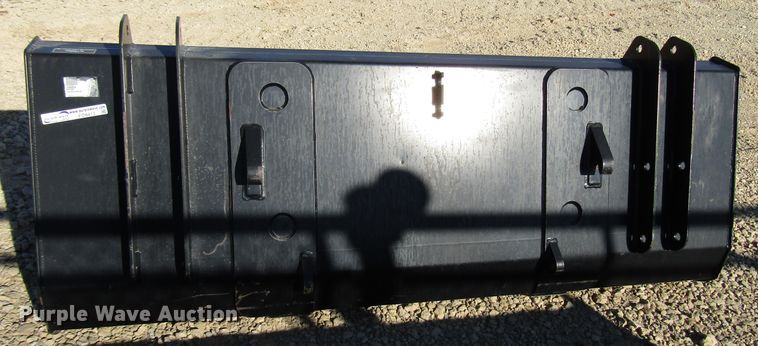 image for item FO9413 2013 KMW 84"W bucket