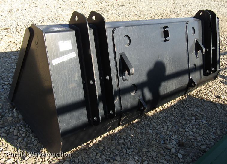 image for item FO9413 2013 KMW 84"W bucket