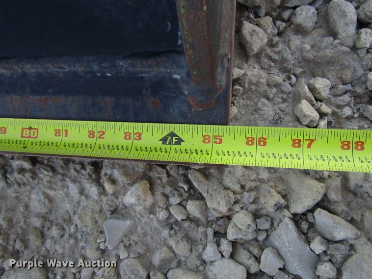 image for item FO9413 2013 KMW 84"W bucket