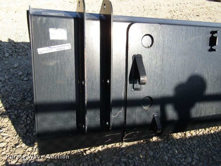 image for item FO9413 2013 KMW 84"W bucket