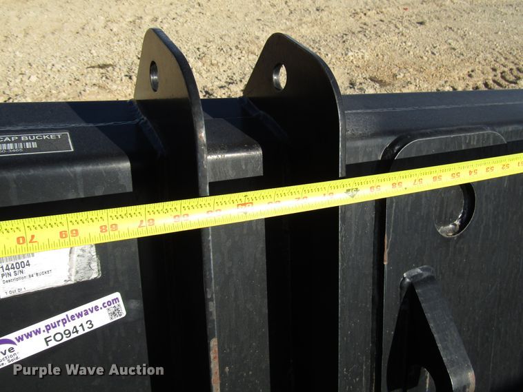 image for item FO9413 2013 KMW 84"W bucket