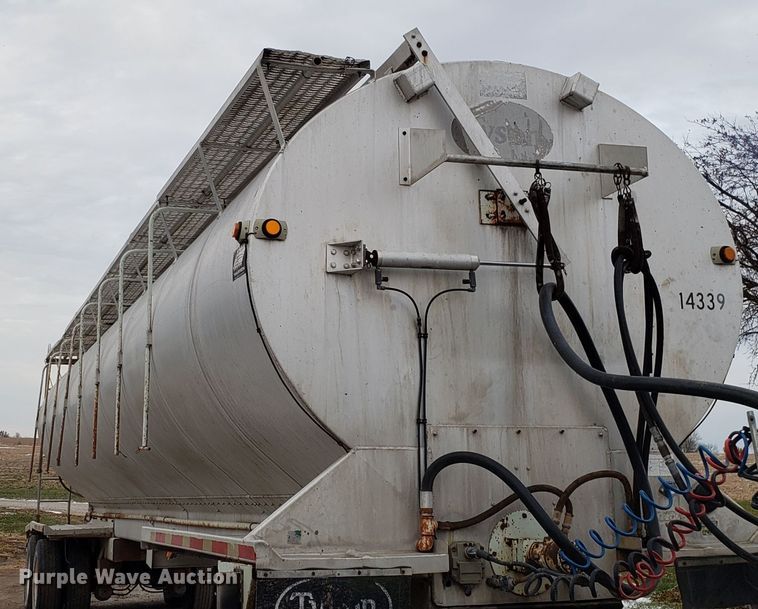 image for item FW9547 2000 Warren AT-36-SER9 feed delivery trailer