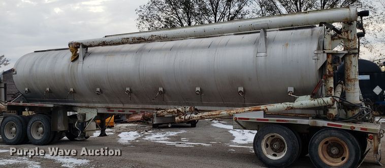 image for item FW9547 2000 Warren AT-36-SER9 feed delivery trailer