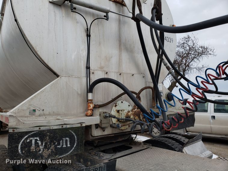 image for item FW9547 2000 Warren AT-36-SER9 feed delivery trailer