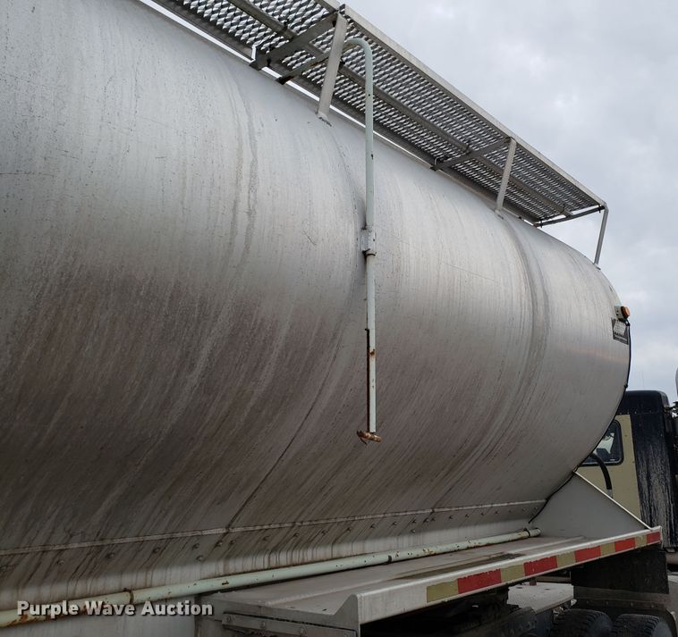 image for item FW9547 2000 Warren AT-36-SER9 feed delivery trailer