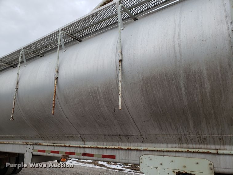 image for item FW9547 2000 Warren AT-36-SER9 feed delivery trailer