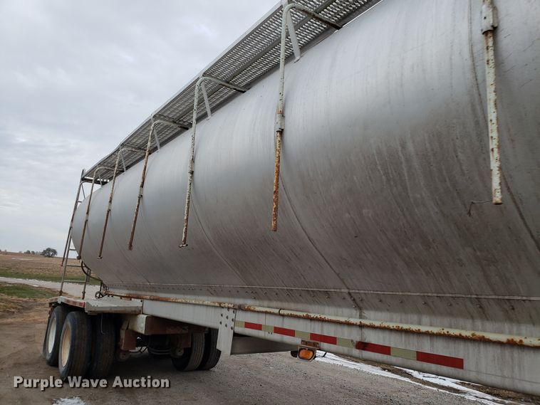 image for item FW9547 2000 Warren AT-36-SER9 feed delivery trailer