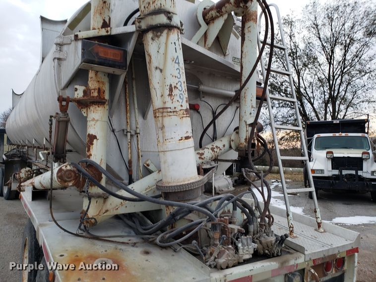 image for item FW9547 2000 Warren AT-36-SER9 feed delivery trailer