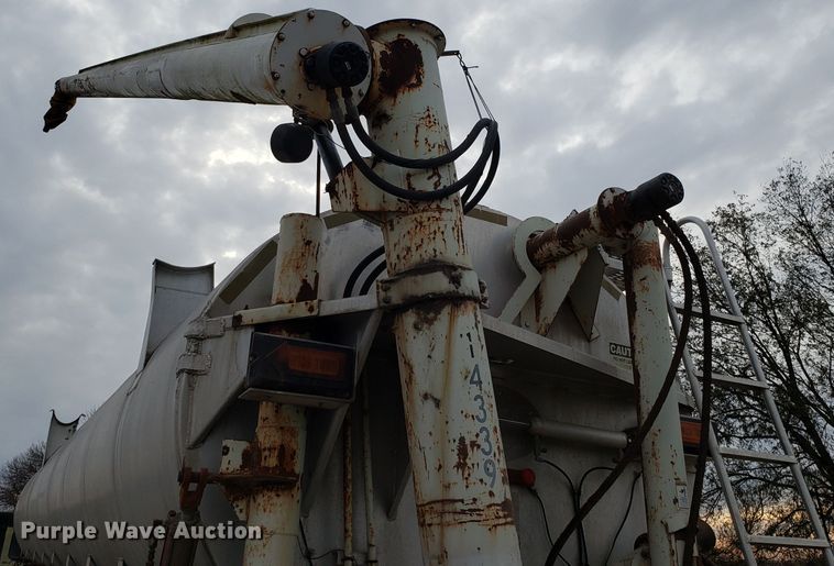 image for item FW9547 2000 Warren AT-36-SER9 feed delivery trailer