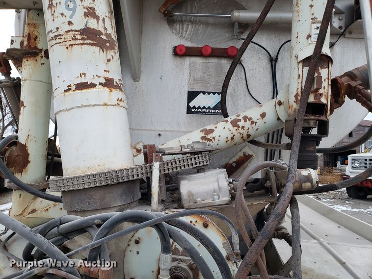 image for item FW9547 2000 Warren AT-36-SER9 feed delivery trailer