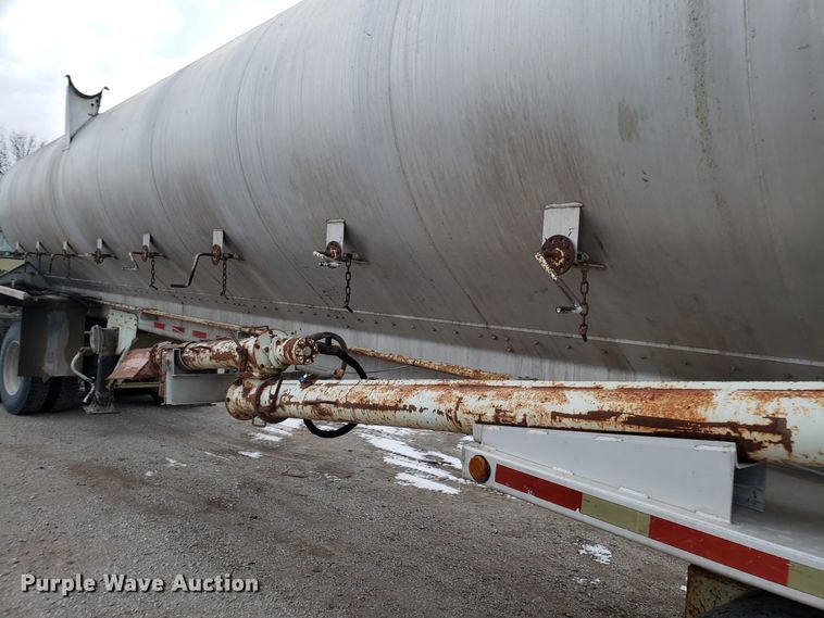 image for item FW9547 2000 Warren AT-36-SER9 feed delivery trailer