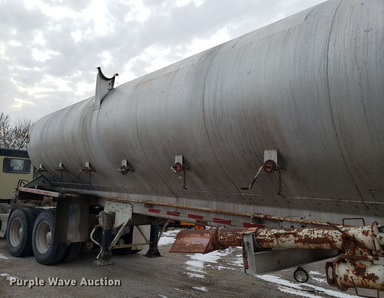 image for item FW9547 2000 Warren AT-36-SER9 feed delivery trailer